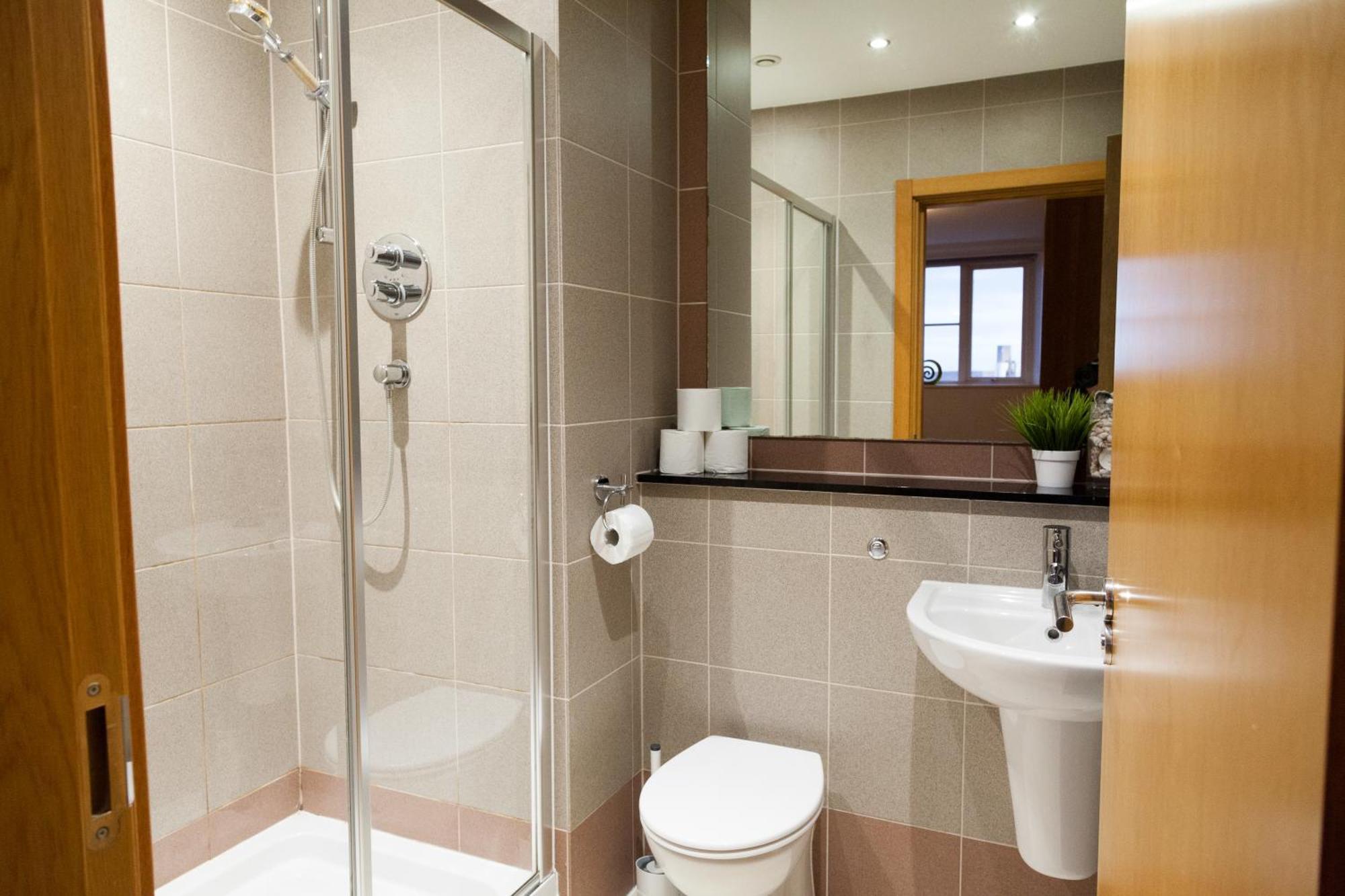 Weekly & Monthly Stays In Penthouse For Contractors Or Leisure Single Or Superking Beds Available Бёкенхэд Экстерьер фото